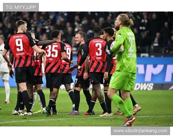 德甲上半场尤尊助攻巴霍亚破门 法兰克福2-0领先云达不莱梅